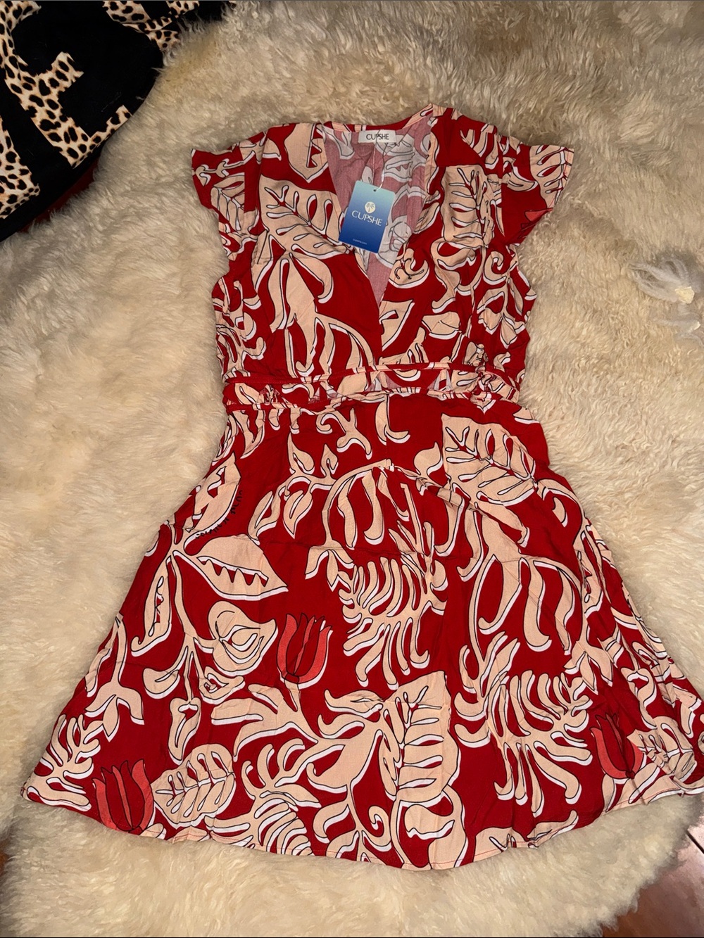 Cupshe Red and Cream Tropical Print V-Neck Mini Dress Medium NWT